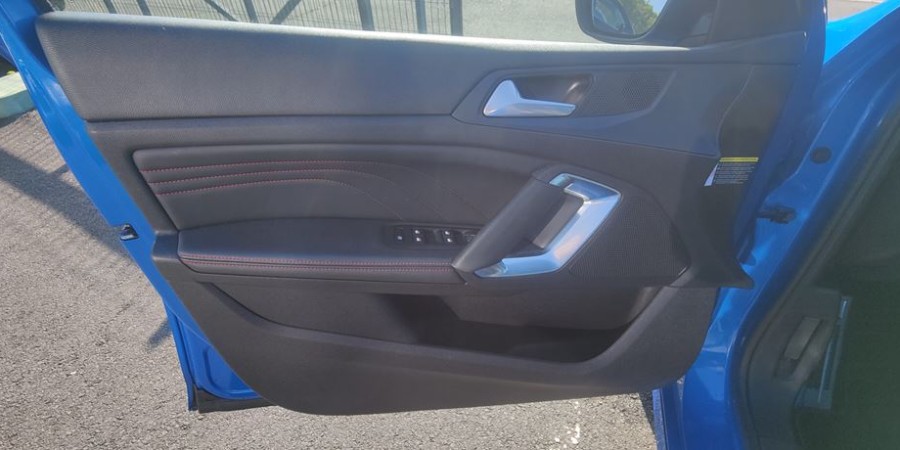 Peugeot 308 II PHASE 2 / GT PACK 1.5 BLUEHDI 130CV EAT8