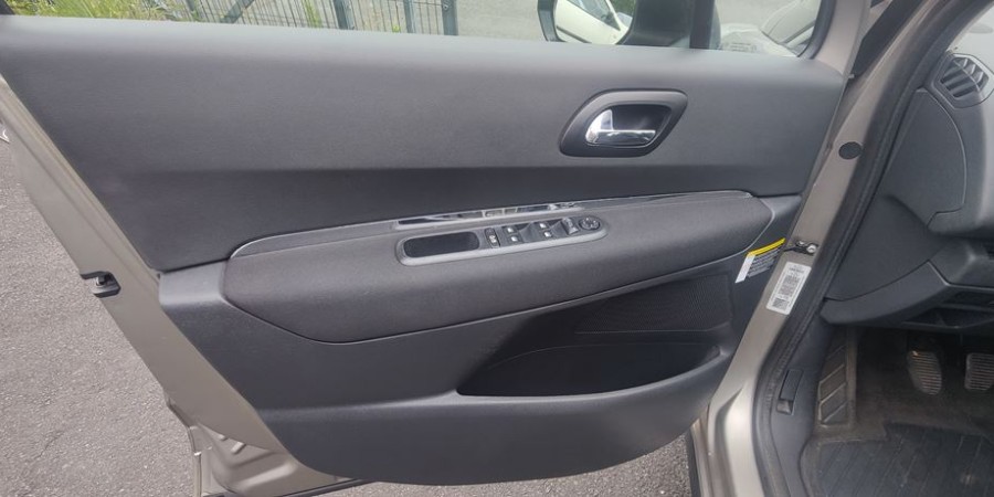 Peugeot 3008 I PHASE 1 6 HDI 112 CV / PACK BUSINESS
