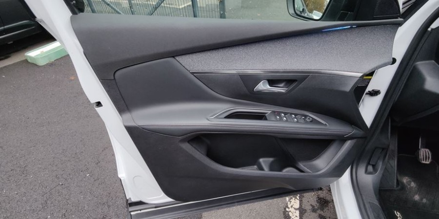 Peugeot 5008 II 7PL 1.5 BLUE-HDI 130 S&S / ALLURE