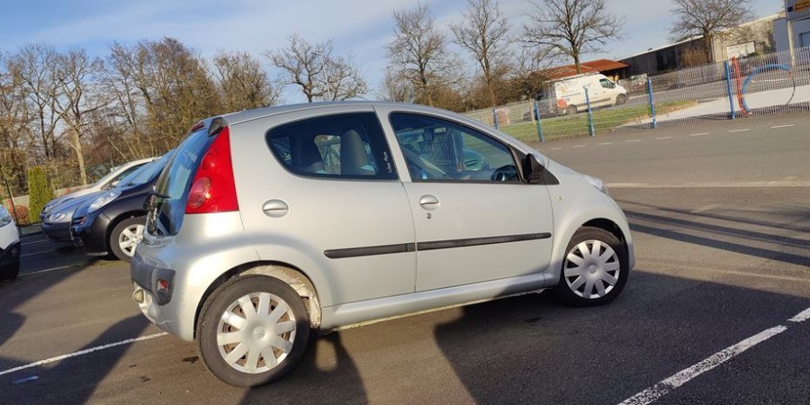 Peugeot 107 1ERE MAIN 1.0L 70 / URBAN MOVE