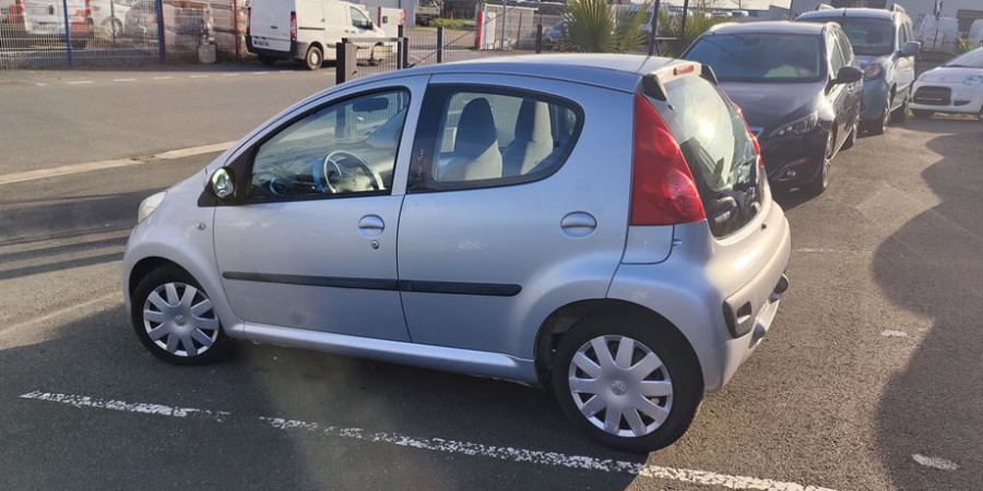 Peugeot 107 1ERE MAIN 1.0L 70 / URBAN MOVE