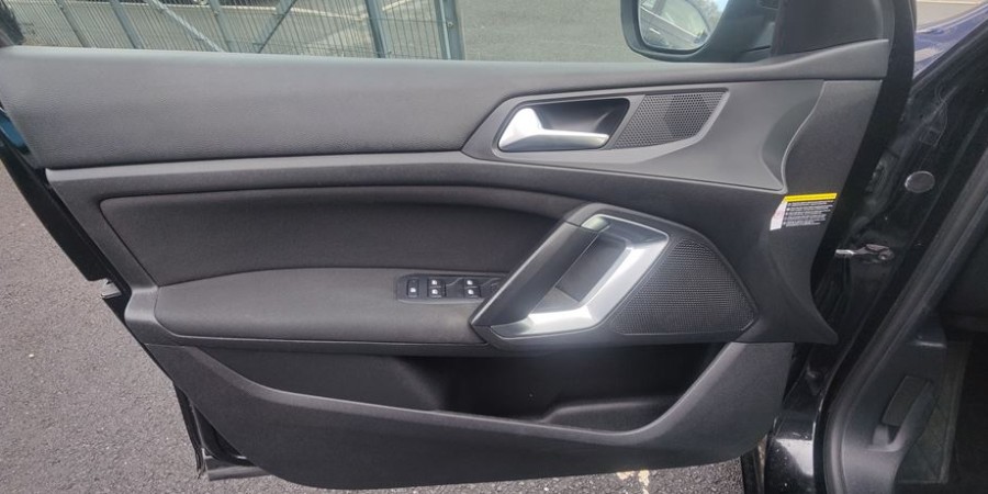 Peugeot 308 II EAT6 SW 1.6 BLUE-HDI 120 CV / ALLURE