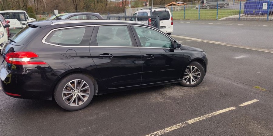 Peugeot 308 II EAT6 SW 1.6 BLUE-HDI 120 CV / ALLURE