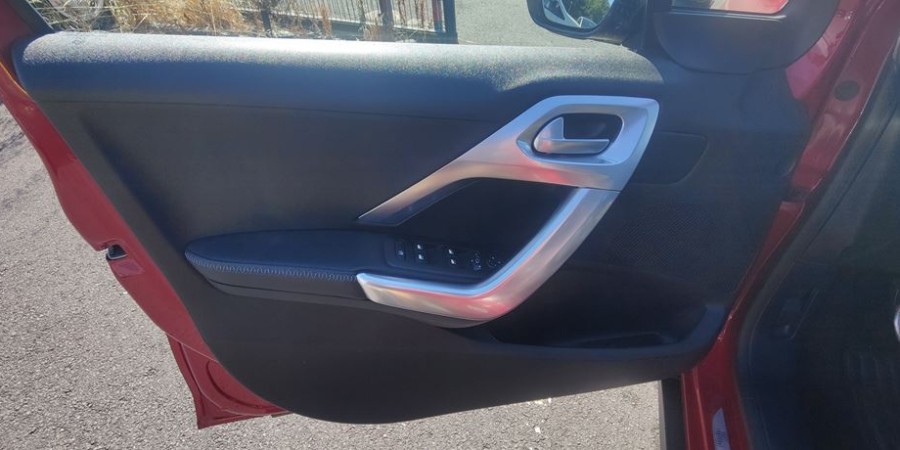 Peugeot 2008 PHASE 2 1.6 BLUE-HDI 100 CV / CROSSWAY