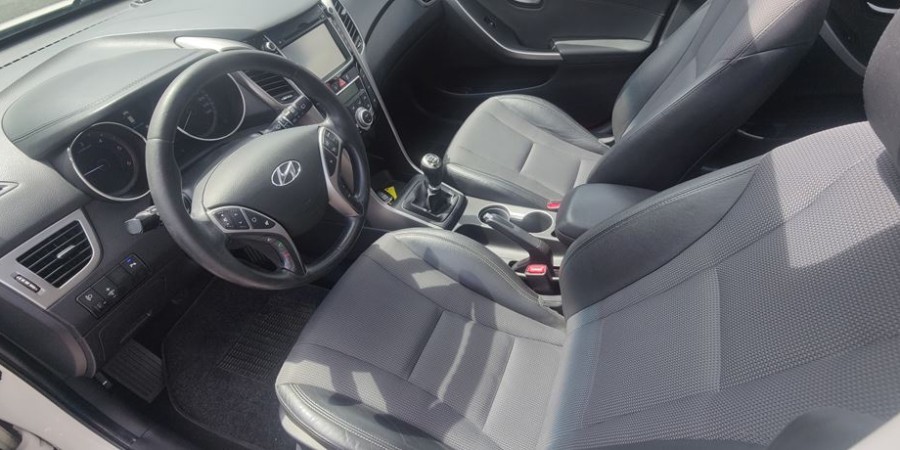 Hyundai i30 II CW PHASE 1 6 CRDI 128 CV / PACK PREMIUM