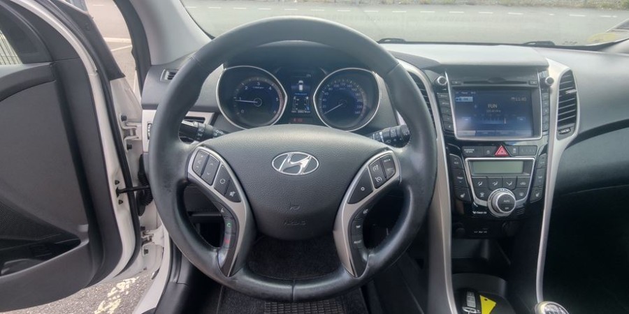 Hyundai i30 II CW PHASE 1 6 CRDI 128 CV / PACK PREMIUM