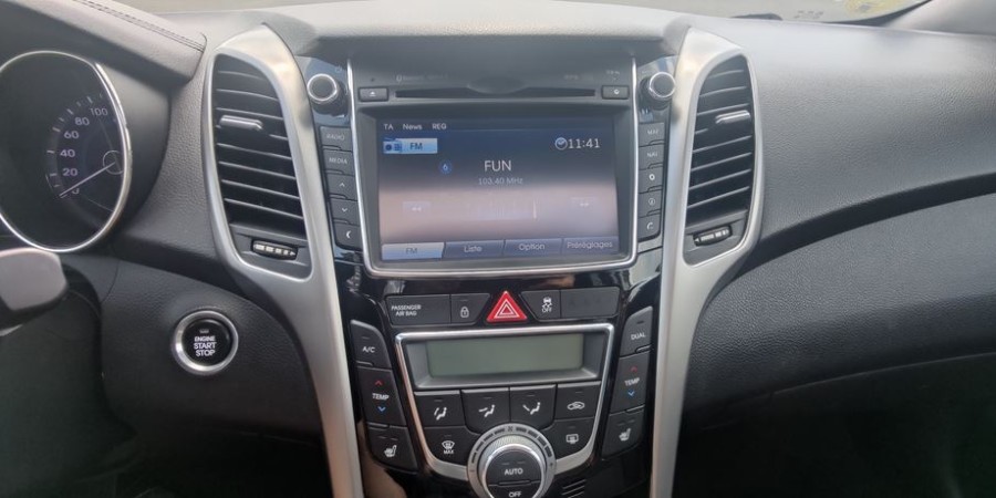 Hyundai i30 II CW PHASE 1 6 CRDI 128 CV / PACK PREMIUM