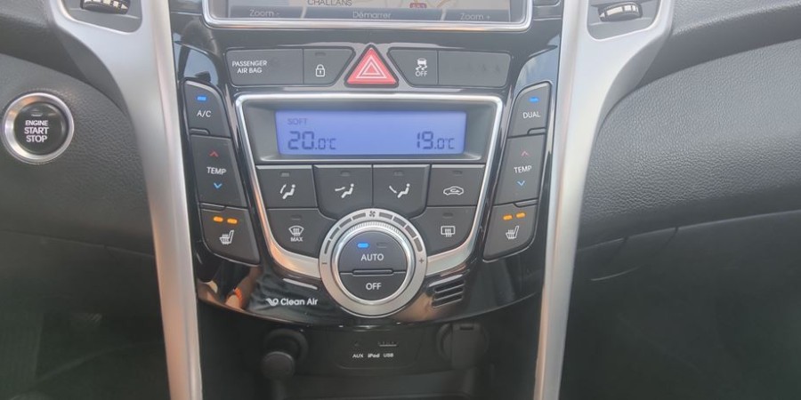 Hyundai i30 II CW PHASE 1 6 CRDI 128 CV / PACK PREMIUM