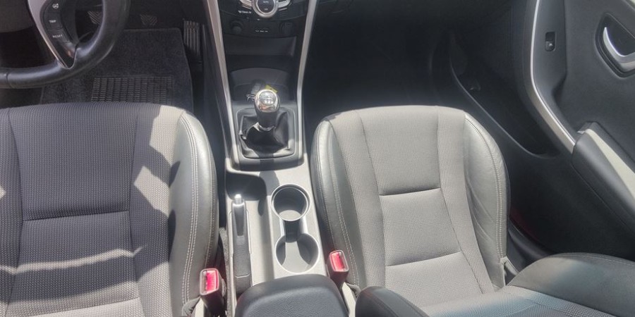 Hyundai i30 II CW PHASE 1 6 CRDI 128 CV / PACK PREMIUM