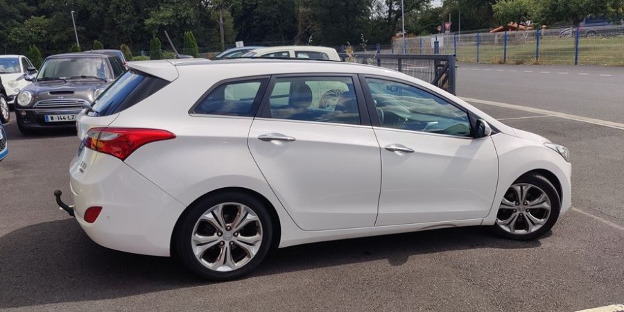 Hyundai i30 II CW PHASE 1 6 CRDI 128 CV / PACK PREMIUM