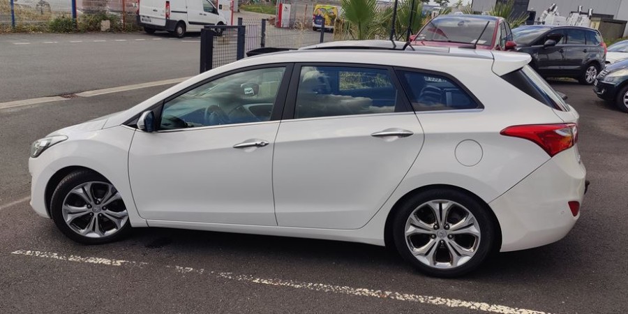 Hyundai i30 II CW PHASE 1 6 CRDI 128 CV / PACK PREMIUM