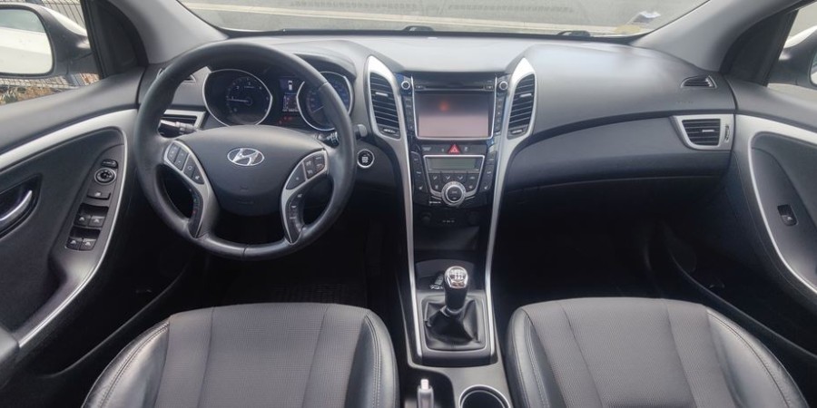 Hyundai i30 II CW PHASE 1 6 CRDI 128 CV / PACK PREMIUM