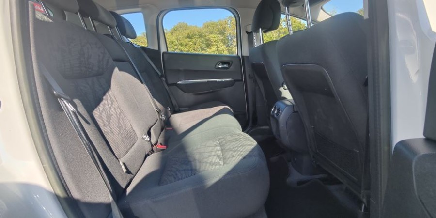 Peugeot 3008 1.6 HDI 115 CV / ACTIVE