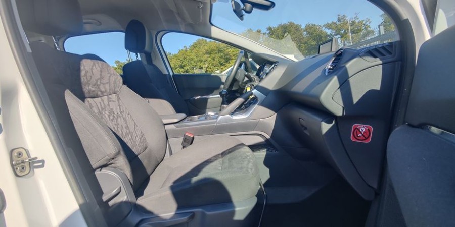 Peugeot 3008 1.6 HDI 115 CV / ACTIVE