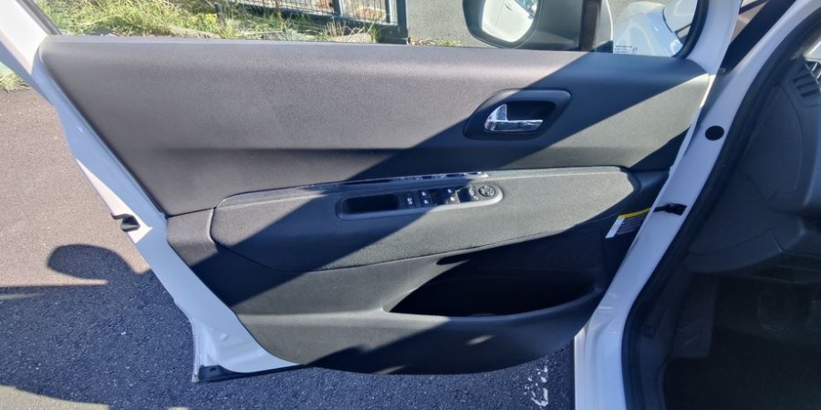 Peugeot 3008 1.6 HDI 115 CV / ACTIVE