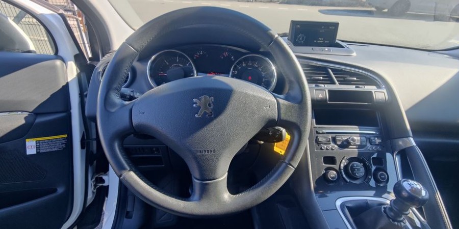 Peugeot 3008 1.6 HDI 115 CV / ACTIVE