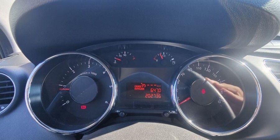 Peugeot 3008 1.6 HDI 115 CV / ACTIVE