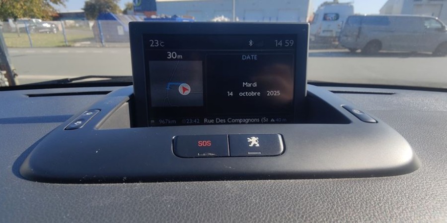 Peugeot 3008 1.6 HDI 115 CV / ACTIVE