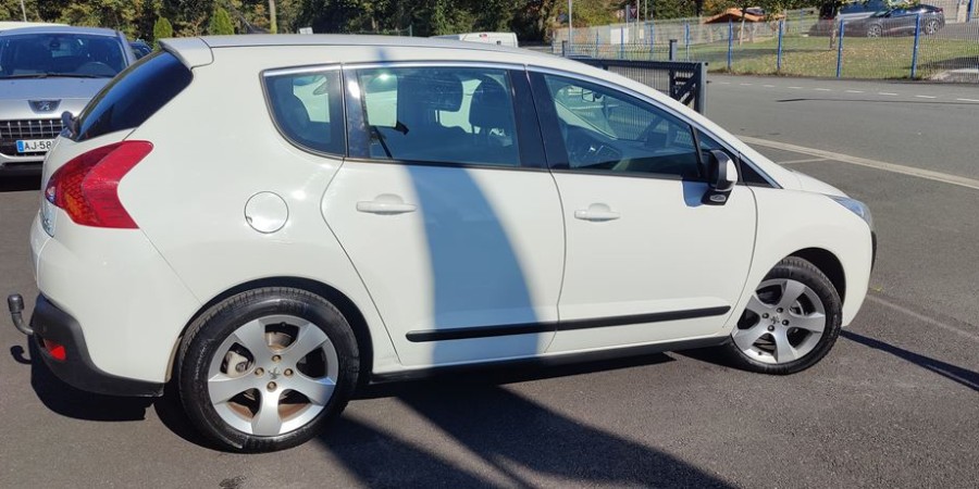 Peugeot 3008 1.6 HDI 115 CV / ACTIVE