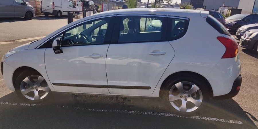 Peugeot 3008 1.6 HDI 115 CV / ACTIVE