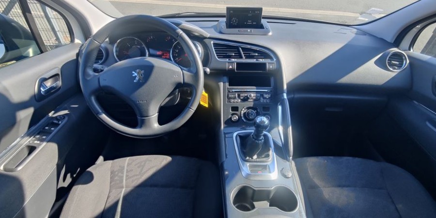 Peugeot 3008 1.6 HDI 115 CV / ACTIVE