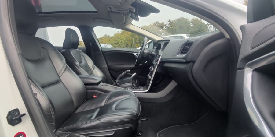 Volvo V40 II 1.6D 115 D2 / SUMMUM