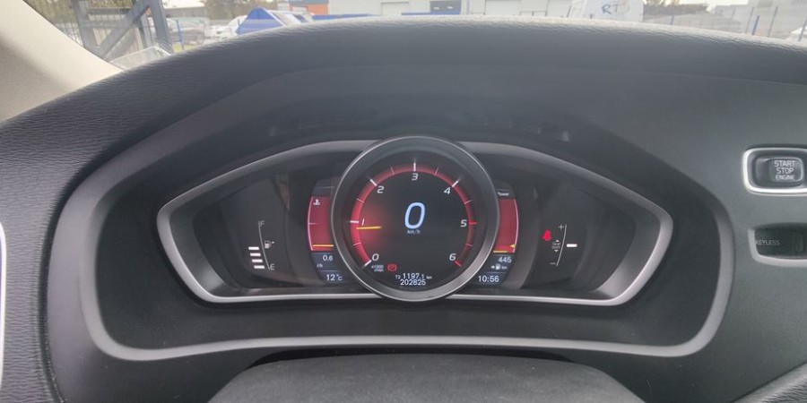 Volvo V40 II 1.6D 115 D2 / SUMMUM