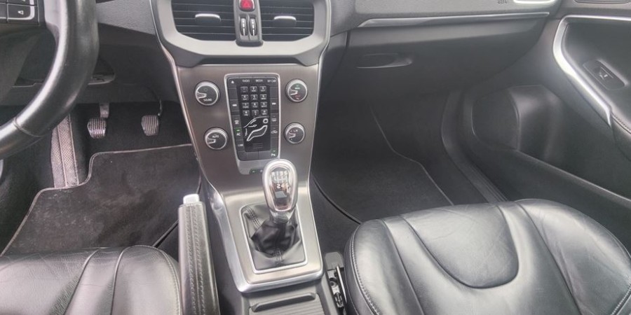 Volvo V40 II 1.6D 115 D2 / SUMMUM