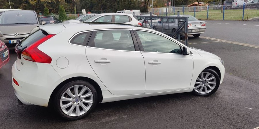 Volvo V40 II 1.6D 115 D2 / SUMMUM