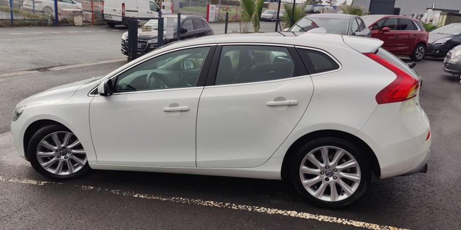 Volvo V40 II 1.6D 115 D2 / SUMMUM