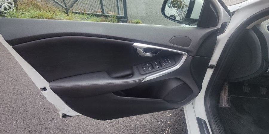 Volvo V40 II 1.6D 115 D2 / SUMMUM