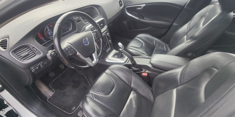 Volvo V40 II 1.6D 115 D2 / SUMMUM