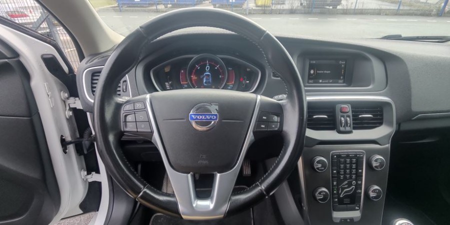 Volvo V40 II 1.6D 115 D2 / SUMMUM