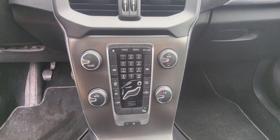 Volvo V40 II 1.6D 115 D2 / SUMMUM