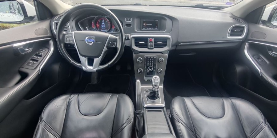 Volvo V40 II 1.6D 115 D2 / SUMMUM