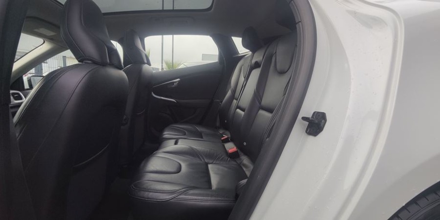 Volvo V40 II 1.6D 115 D2 / SUMMUM