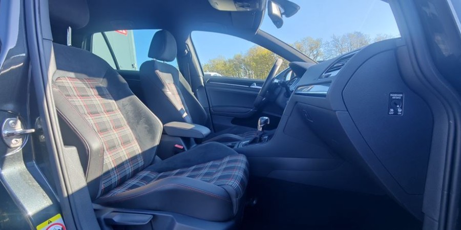 Volkswagen Golf VII GTI DYNAUDIO / DCC 2.0 TSI 230 DSG6 PACK PERFOR