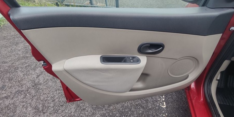 Renault Clio EXPRESSION 1.2 L 75 CV / CONFORT