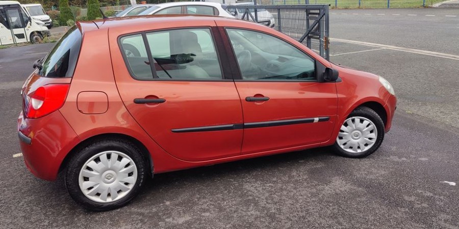 Renault Clio EXPRESSION 1.2 L 75 CV / CONFORT