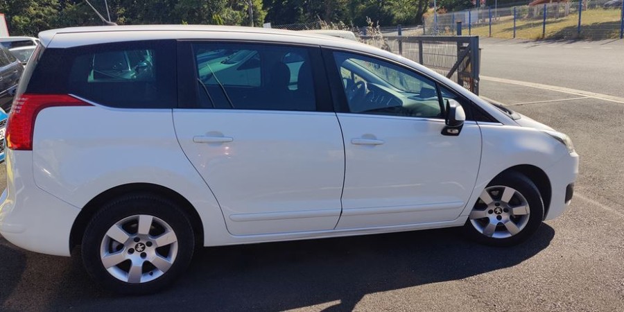 Peugeot 5008 PHASE 2 EAT6 7PL 1.6 BLUE-HDI 120 CV / ACTIVE