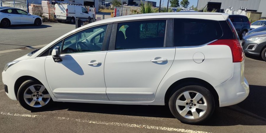 Peugeot 5008 PHASE 2 EAT6 7PL 1.6 BLUE-HDI 120 CV / ACTIVE