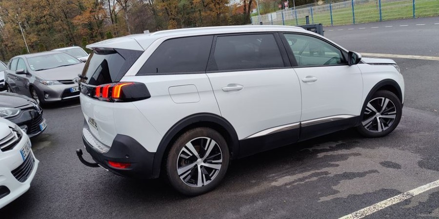 Peugeot 5008 II 7PL 1.5 BLUE-HDI 130 S&S / ALLURE