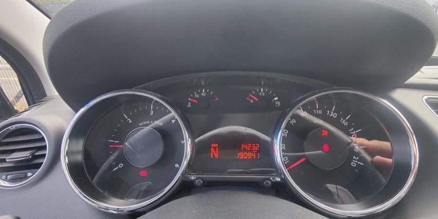 Peugeot 3008 PHASE 2 1.6 HDI 115 CV / ACTIVE