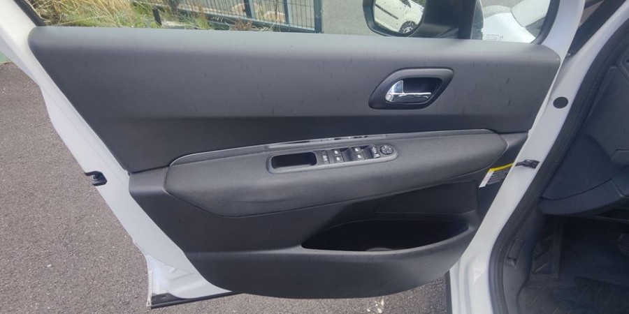 Peugeot 3008 PHASE 2 1.6 HDI 115 CV / ACTIVE