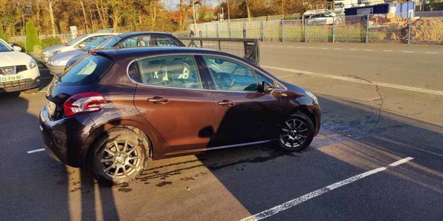 Peugeot 208 ALLURE 1.6 E-HDI 115 CV