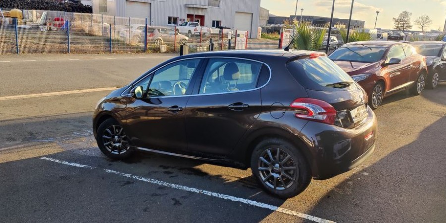 Peugeot 208 ALLURE 1.6 E-HDI 115 CV