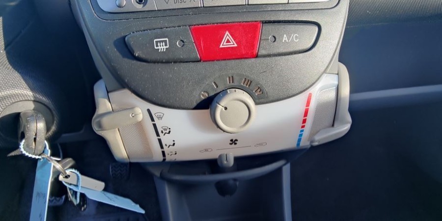 Peugeot 107 1ERE MAIN 1.0L 70 / URBAN MOVE