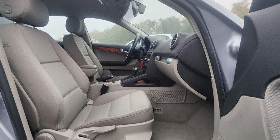 Audi A3 sportback TIPTRONIC 1.6L 102 CV / AMBIANTE