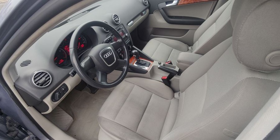 Audi A3 sportback TIPTRONIC 1.6L 102 CV / AMBIANTE