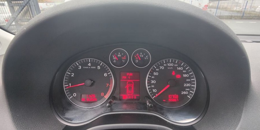 Audi A3 sportback TIPTRONIC 1.6L 102 CV / AMBIANTE